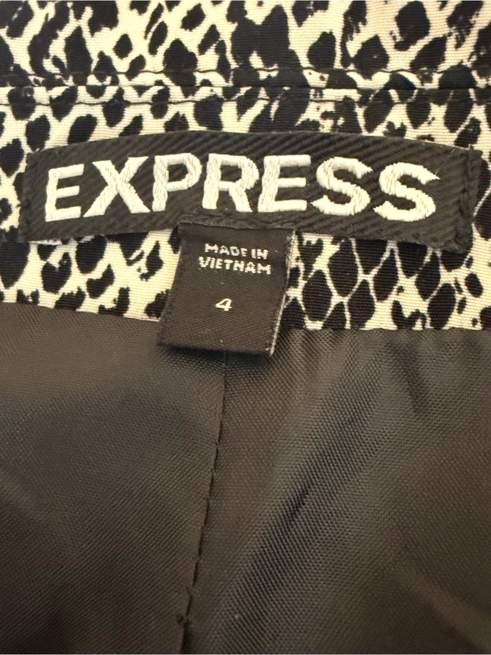 Express Snakeskin Print Blazer | Black & White | Ruched Sleeve | Size 4 - Picture 6 of 9